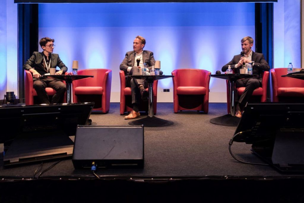 Panel „The infrastructure challenge: Battery & Hydrogen” podczas konferencji w Paryżu. - Ekoenergetyka