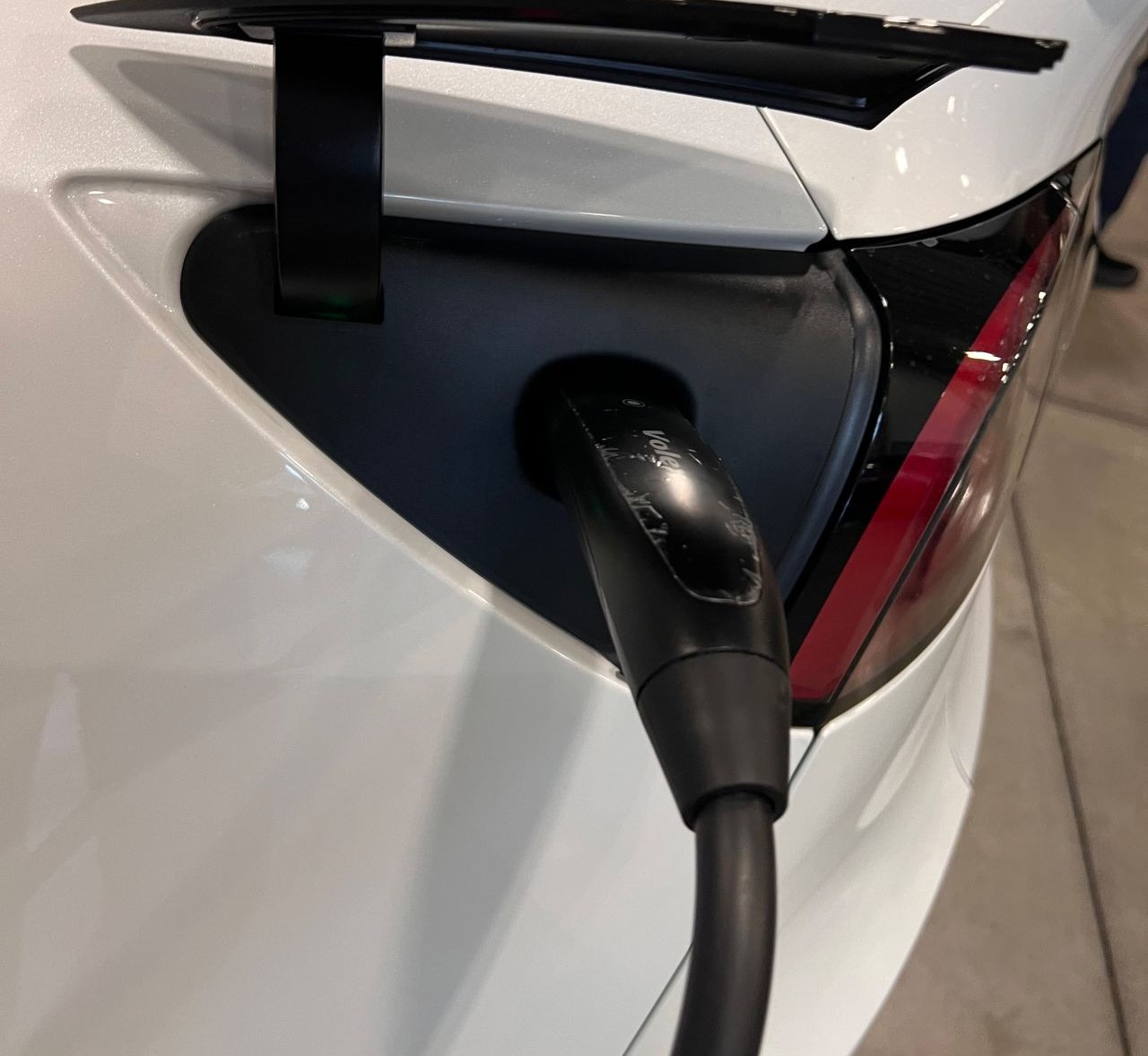 Ekoenergetyka achieves Tesla Standard with AXON Easy charging station